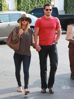 Kaley Cuoco feet photo thumbnail