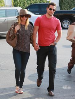 Kaley Cuoco feet photo thumbnail