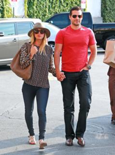 Kaley Cuoco feet photo thumbnail
