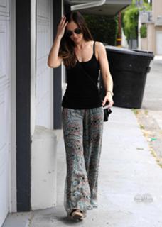Minka Kelly feet photo thumbnail