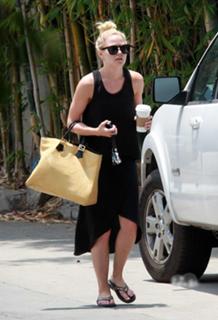 Jennifer Morrison feet photo thumbnail