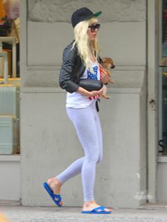 Amanda Bynes feet photo thumbnail