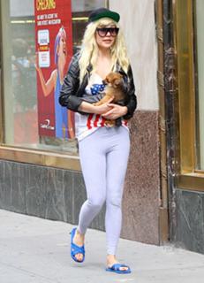 Amanda Bynes feet photo thumbnail
