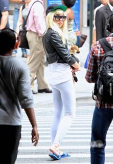 Amanda Bynes feet photo thumbnail