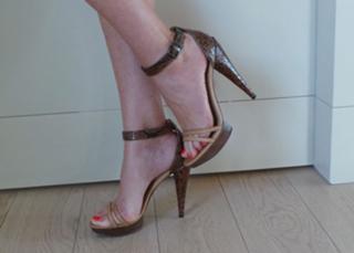 Alessia Marcuzzi feet photo thumbnail