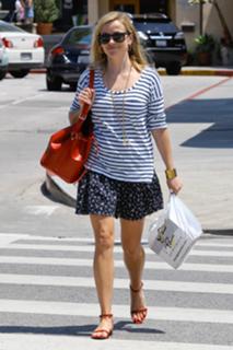Reese Witherspoon feet photo thumbnail
