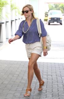 Reese Witherspoon feet photo thumbnail