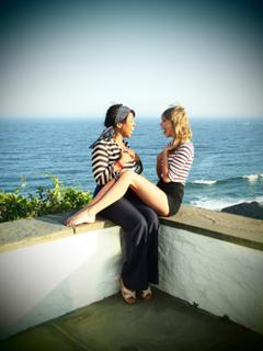Taylor Swift feet photo thumbnail