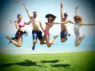 Taylor Swift feet photo thumbnail