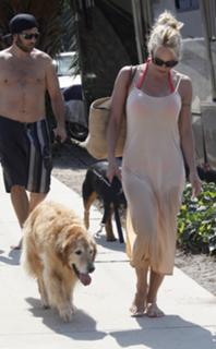 Pamela Anderson feet photo thumbnail