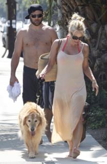 Pamela Anderson feet photo thumbnail