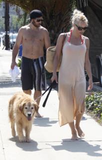 Pamela Anderson feet photo thumbnail