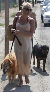 Pamela Anderson feet photo thumbnail