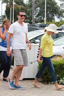 Reese Witherspoon feet photo thumbnail