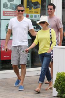 Reese Witherspoon feet photo thumbnail