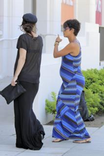 Halle Berry feet photo thumbnail