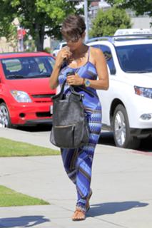 Halle Berry feet photo thumbnail