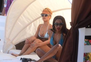 Rihanna feet photo thumbnail