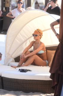 Rihanna feet photo thumbnail