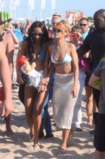 Rihanna feet photo thumbnail
