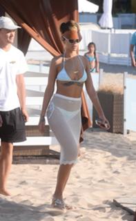 Rihanna feet photo thumbnail
