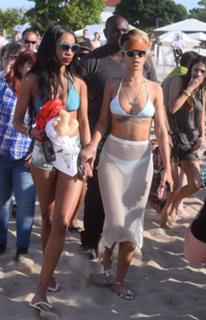 Rihanna feet photo thumbnail