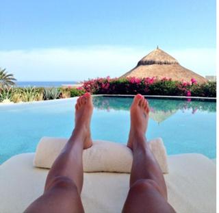 Lea Michele feet photo thumbnail