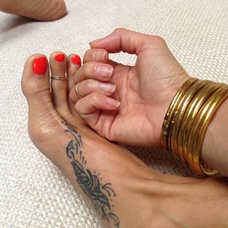 Brooke Burke feet photo thumbnail