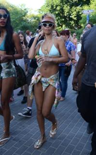 Rihanna feet photo thumbnail