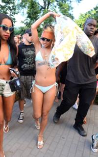 Rihanna feet photo thumbnail