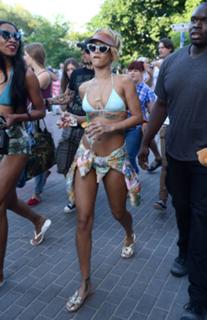 Rihanna feet photo thumbnail