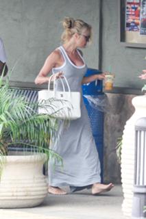 Pamela Anderson feet photo thumbnail