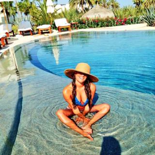 Lea Michele feet photo thumbnail
