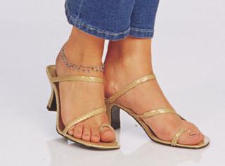 Melissa Joan Hart feet photo thumbnail