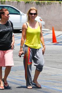 Jennie Garth feet photo thumbnail