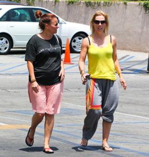 Jennie Garth feet photo thumbnail