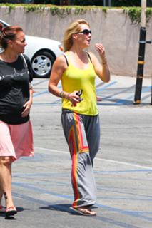 Jennie Garth feet photo thumbnail