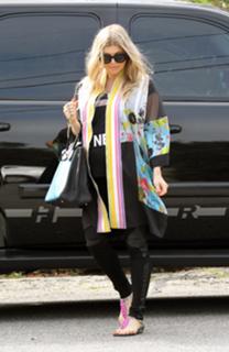 Fergie feet photo thumbnail