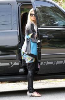 Fergie feet photo thumbnail