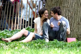 Katie Holmes feet photo thumbnail