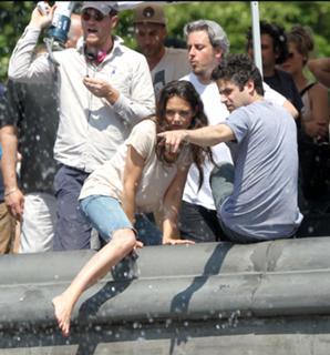 Katie Holmes feet photo thumbnail