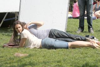 Katie Holmes feet photo thumbnail