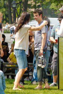 Katie Holmes feet photo thumbnail