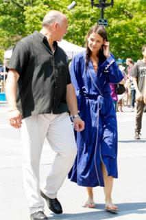 Katie Holmes feet photo thumbnail