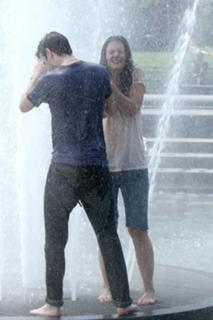 Katie Holmes feet photo thumbnail