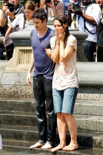 Katie Holmes feet photo thumbnail