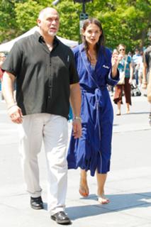 Katie Holmes feet photo thumbnail