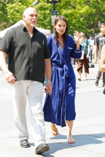 Katie Holmes feet photo thumbnail