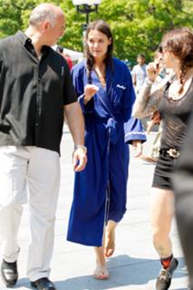 Katie Holmes feet photo thumbnail