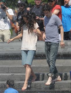 Katie Holmes feet photo thumbnail